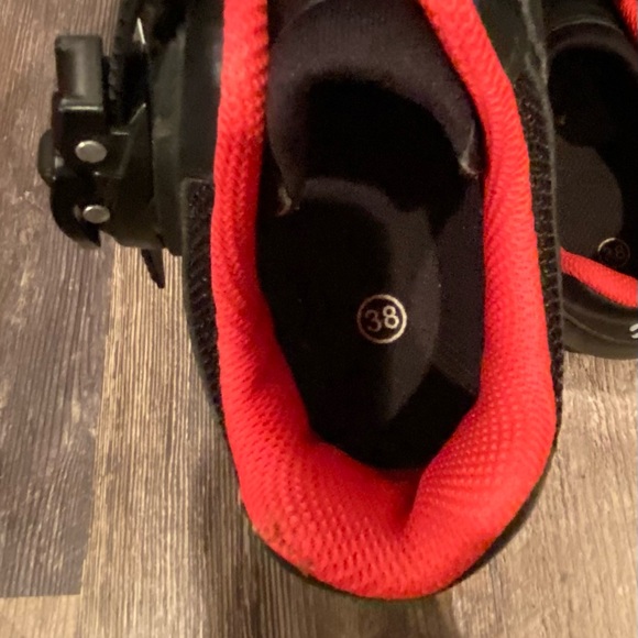 Women’s Black Cycling Shoes with Red Interior - Picture 7 of 7